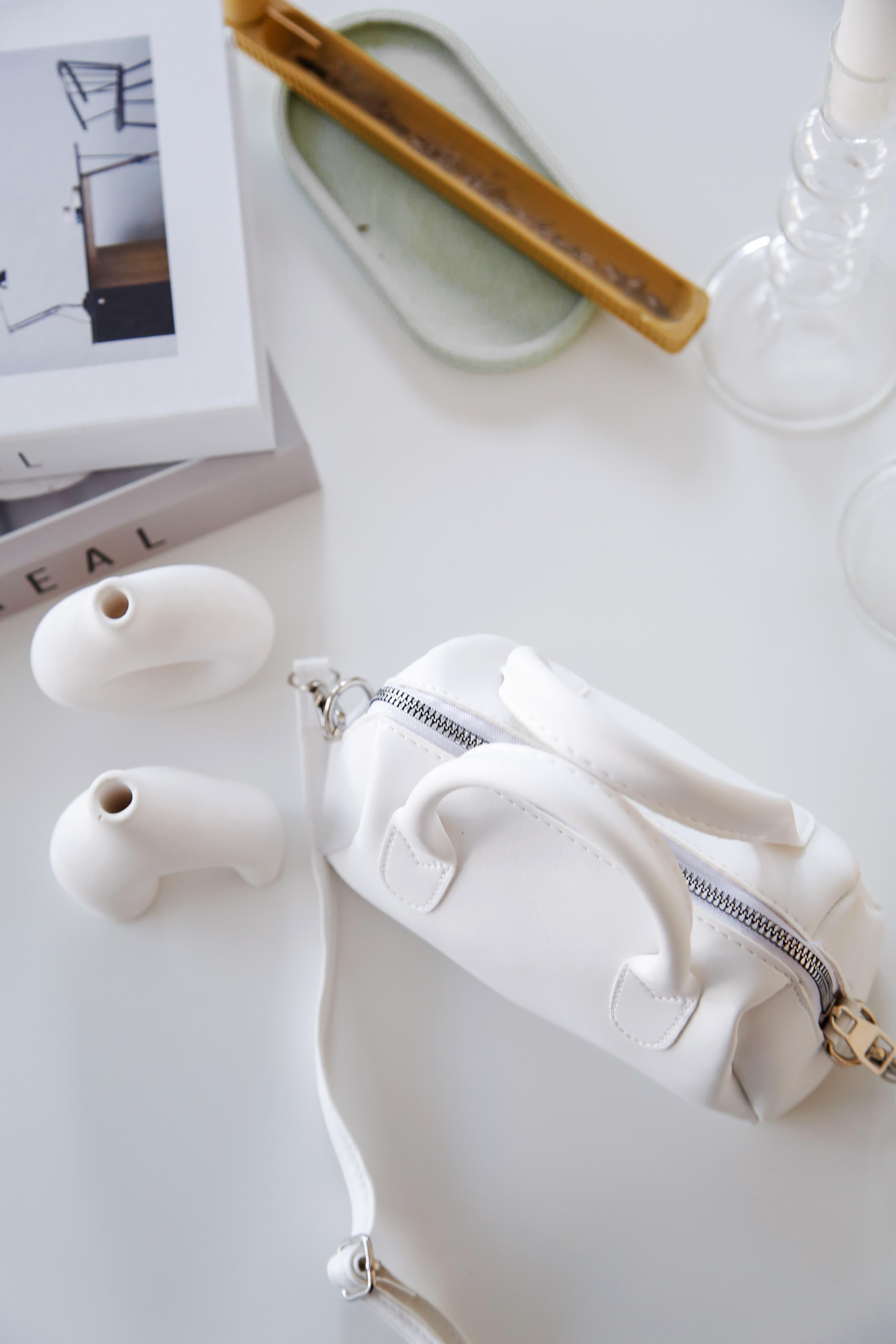 Beyaz Suni Deri Yek Bölmeli Fermuarlı Ayarlanabilir Askılı El Omuz Çantası Sorella Wit