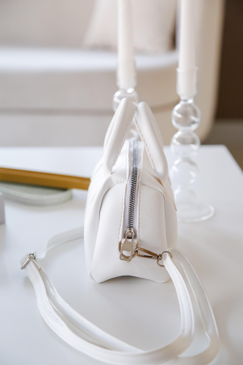 Beyaz Suni Deri Yek Bölmeli Fermuarlı Ayarlanabilir Askılı El Omuz Çantası Sorella Wit