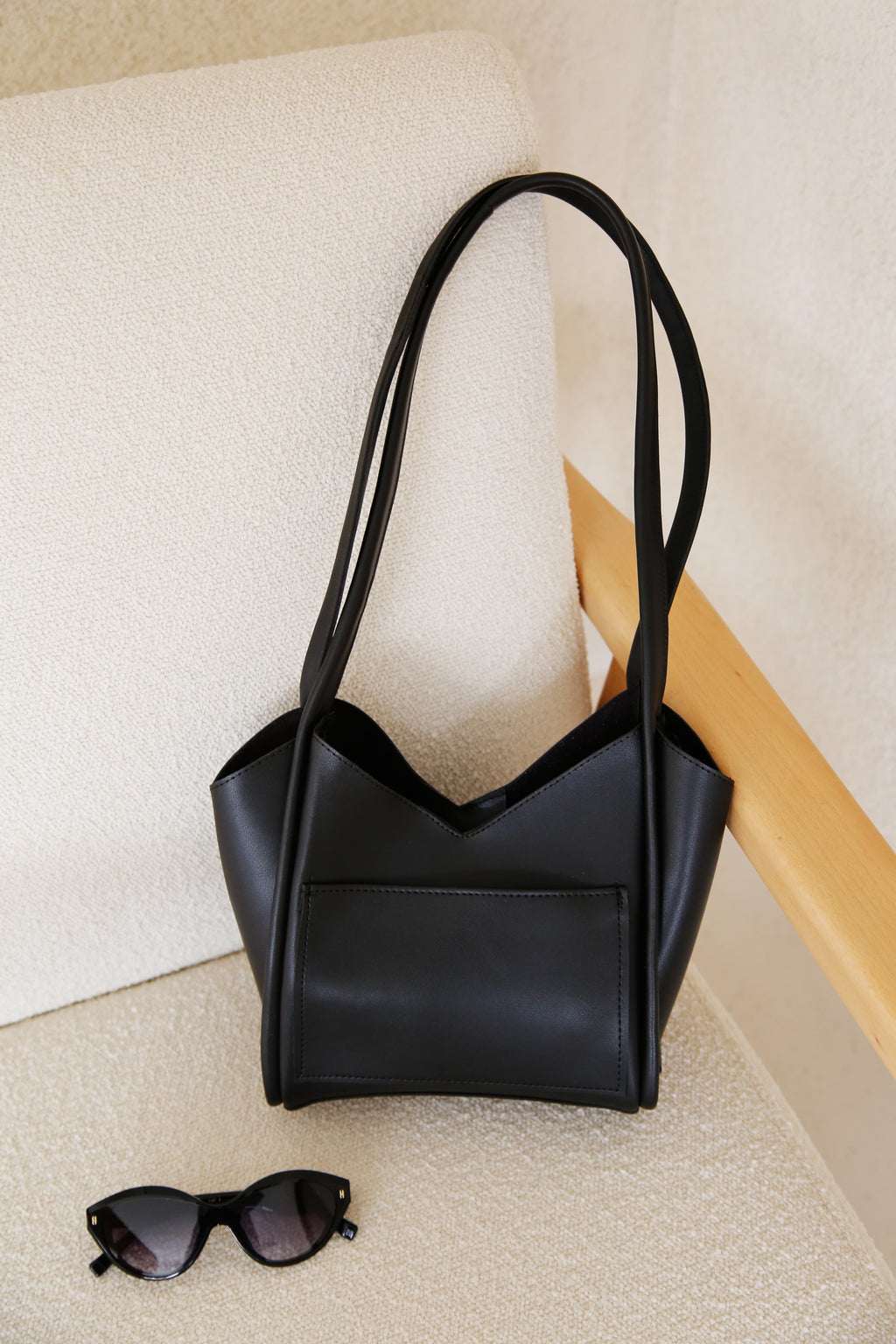 V Desenli Siyah El ve Omuz Çantası Mira Black