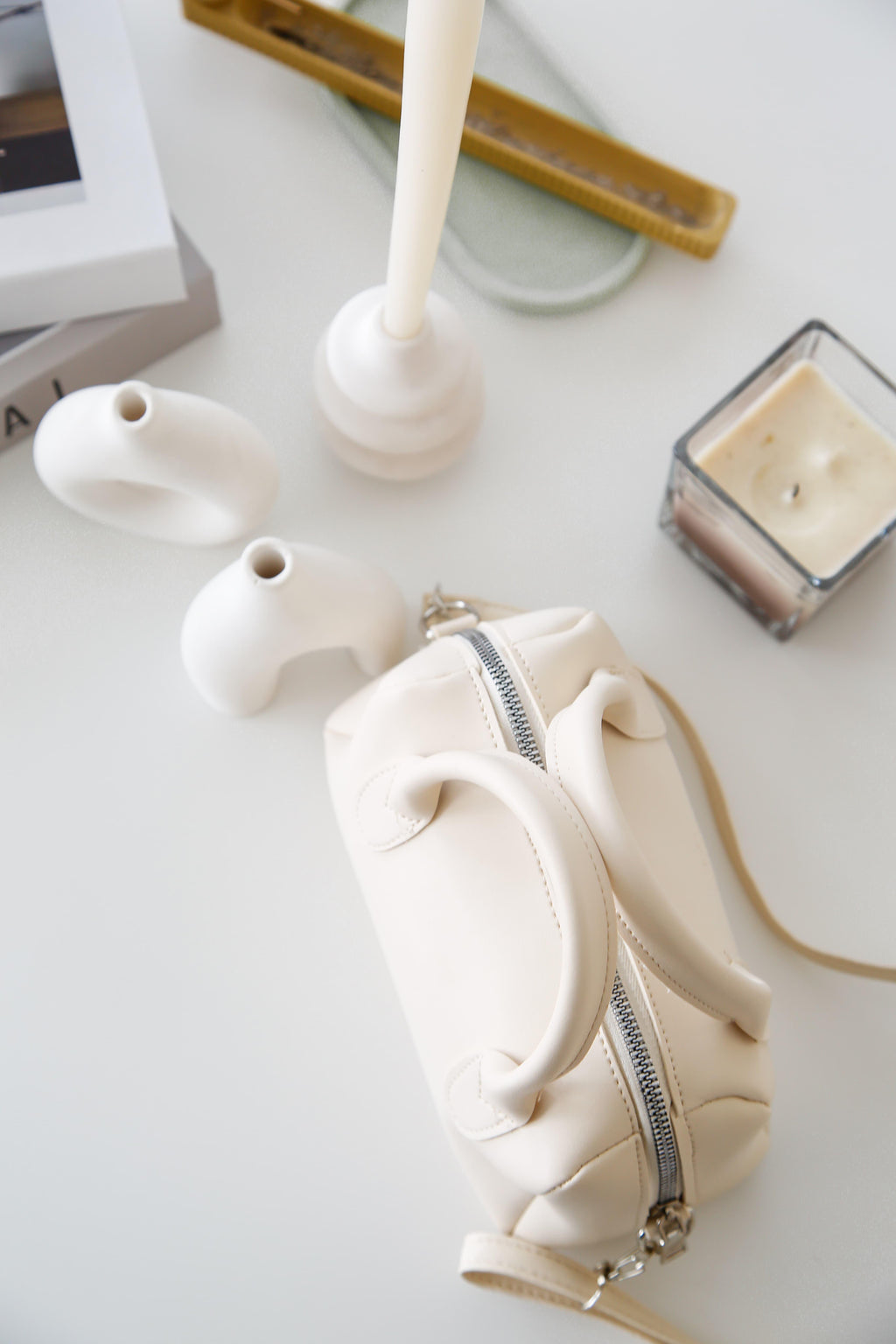 Krem Suni Deri Tek Bölmeli Fermuarlı Ayarlanabilir Askılı El, Kol Ve Omuz Çantası Sorella Sivra