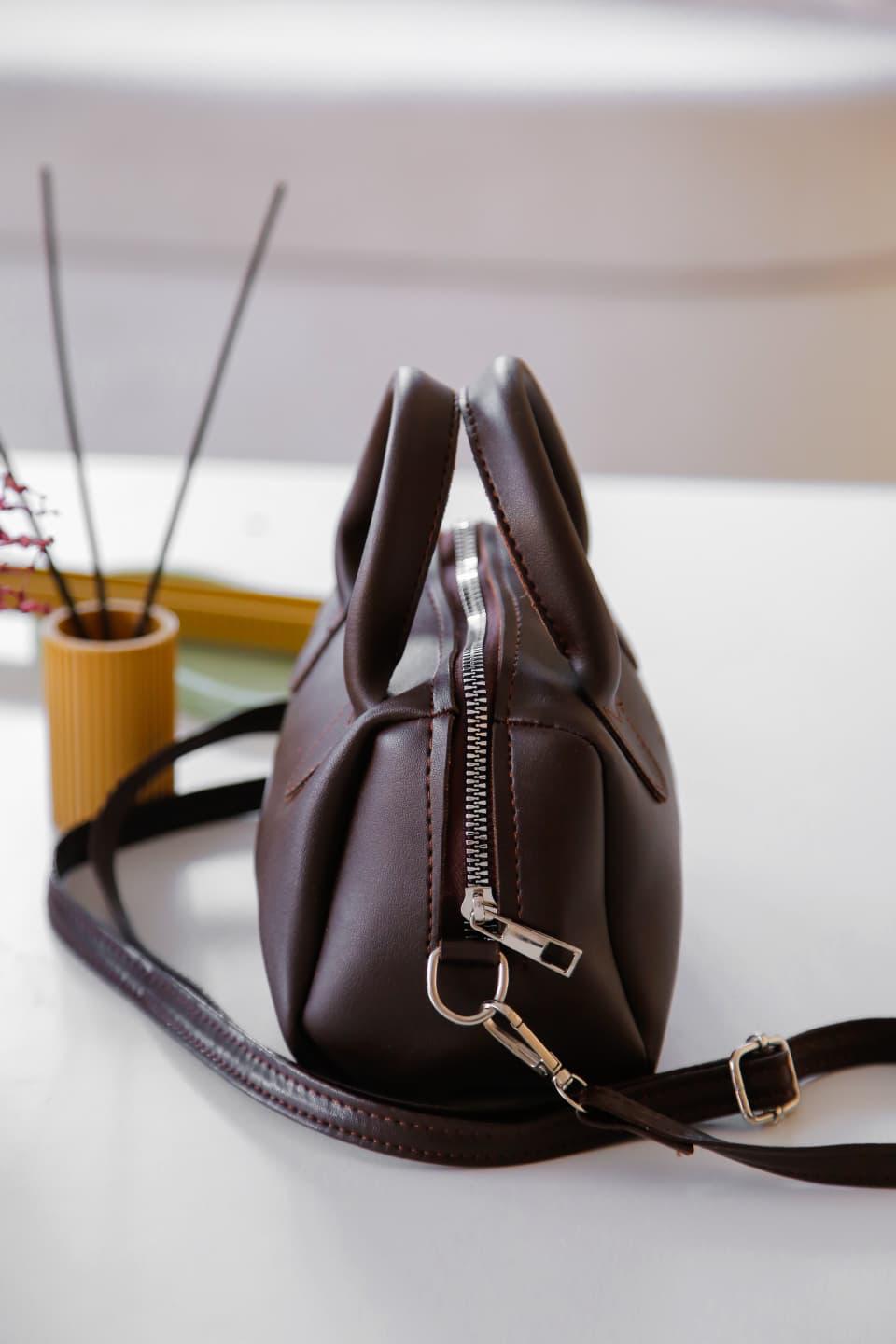 Koyu Kahverengi Suni Deri Tek Bölmeli Fermuarlı Ayarlanabilir Askılı El Kolve Omuz Çantası Sorella Kafe