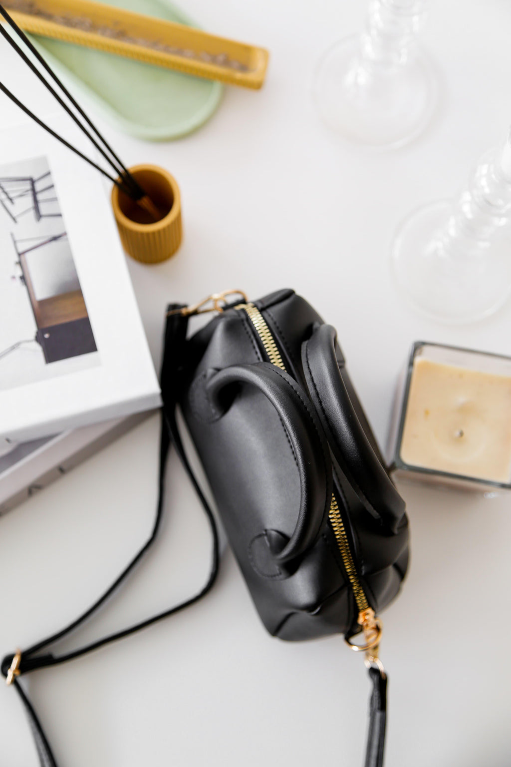 Siyah Suni Deri Tek Bölmeli Fermuarlı Ayarlanabilir Askılı El, Kol ve Omuz Çantası Sorella Natt