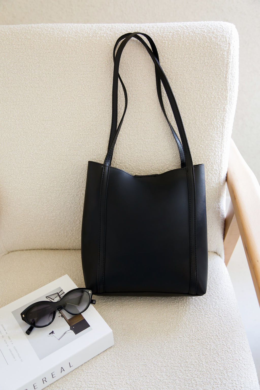 Siyah Önden Cepli El ve Omuz Çantası Aria Black