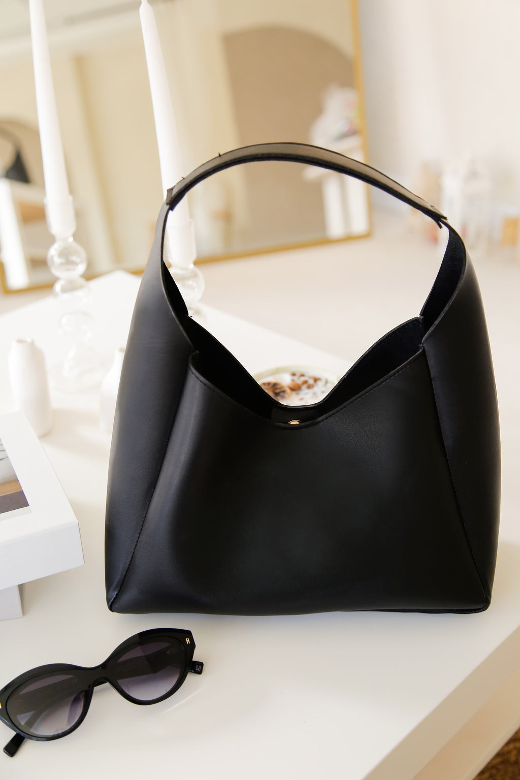 Siyah Suni-Şık Deri, Çıtçıtlı, Tek Bölmeli, Fermuarlı Makyaj Çantalı, El, Kol Ve Omuz Çantası Amira Nutt