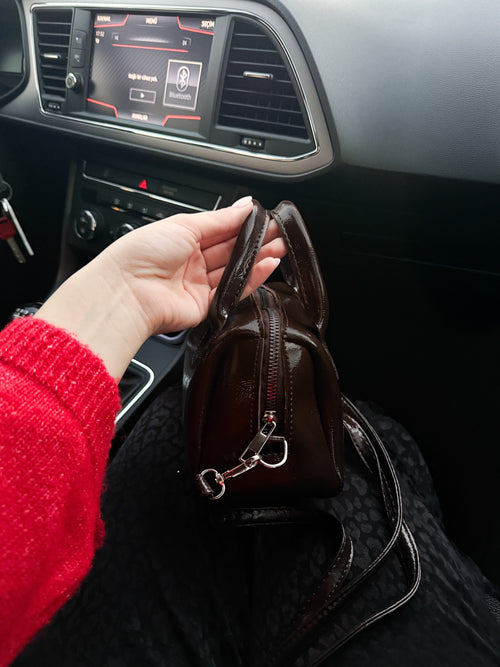 Kahverengi  Suni Deri Kırışık Kumaş Tek  Bölmeli Fermuarlı Ayarlanabilir Askılı El Omuz Çantası