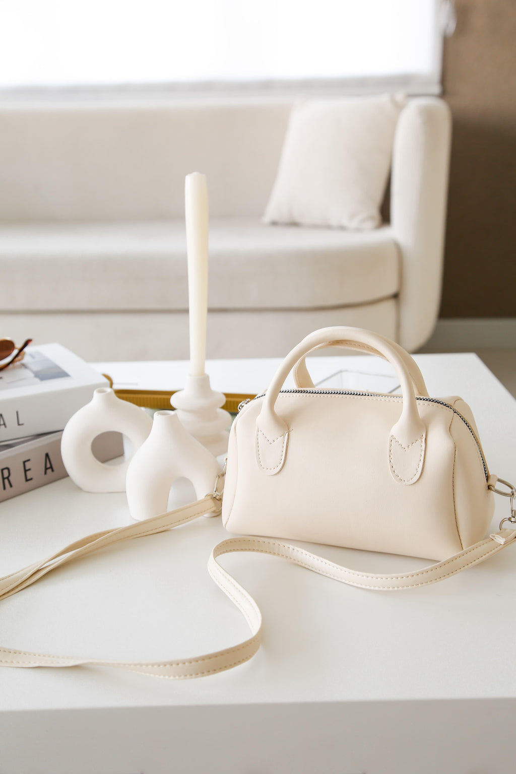 Krem Suni Deri Tek Bölmeli Fermuarlı Ayarlanabilir Askılı El, Kol Ve Omuz Çantası Sorella Sivra