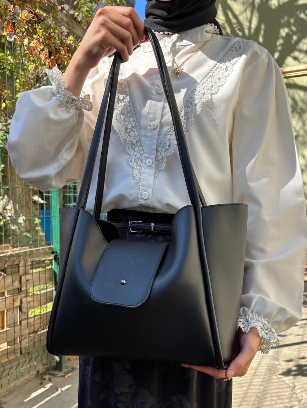 Siyah Suni Deri Çıtçıtlı Geniş Hacimli Omuz Çantası Nova Tote