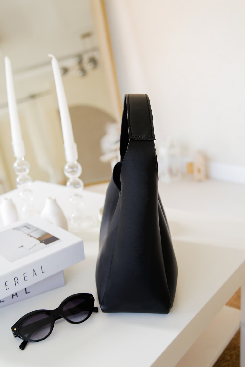 Siyah Suni-Şık Deri, Çıtçıtlı, Tek Bölmeli, Fermuarlı Makyaj Çantalı, El, Kol Ve Omuz Çantası Amira Nutt