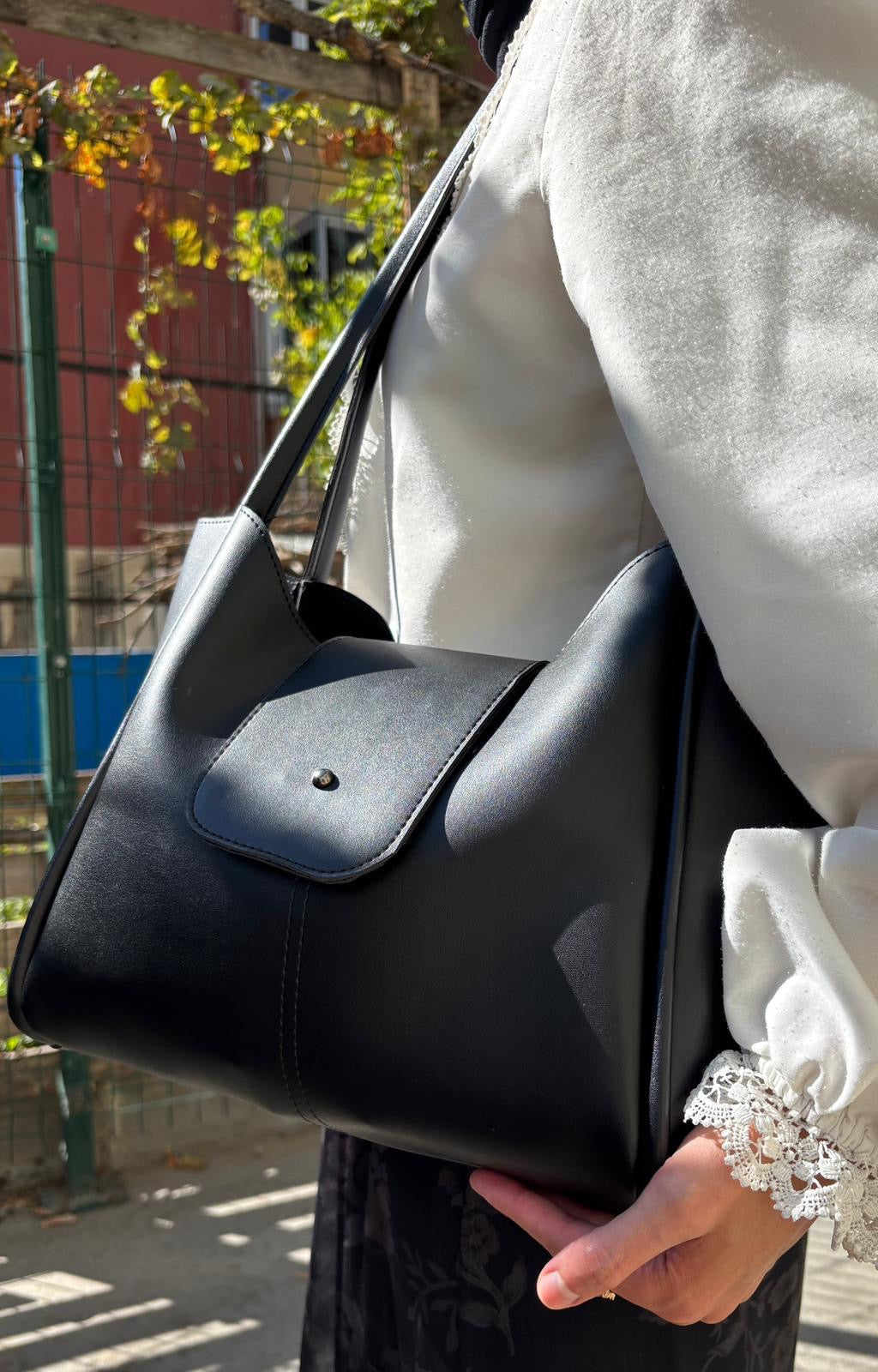 Siyah Suni Deri Çıtçıtlı Geniş Hacimli Omuz Çantası Nova Tote