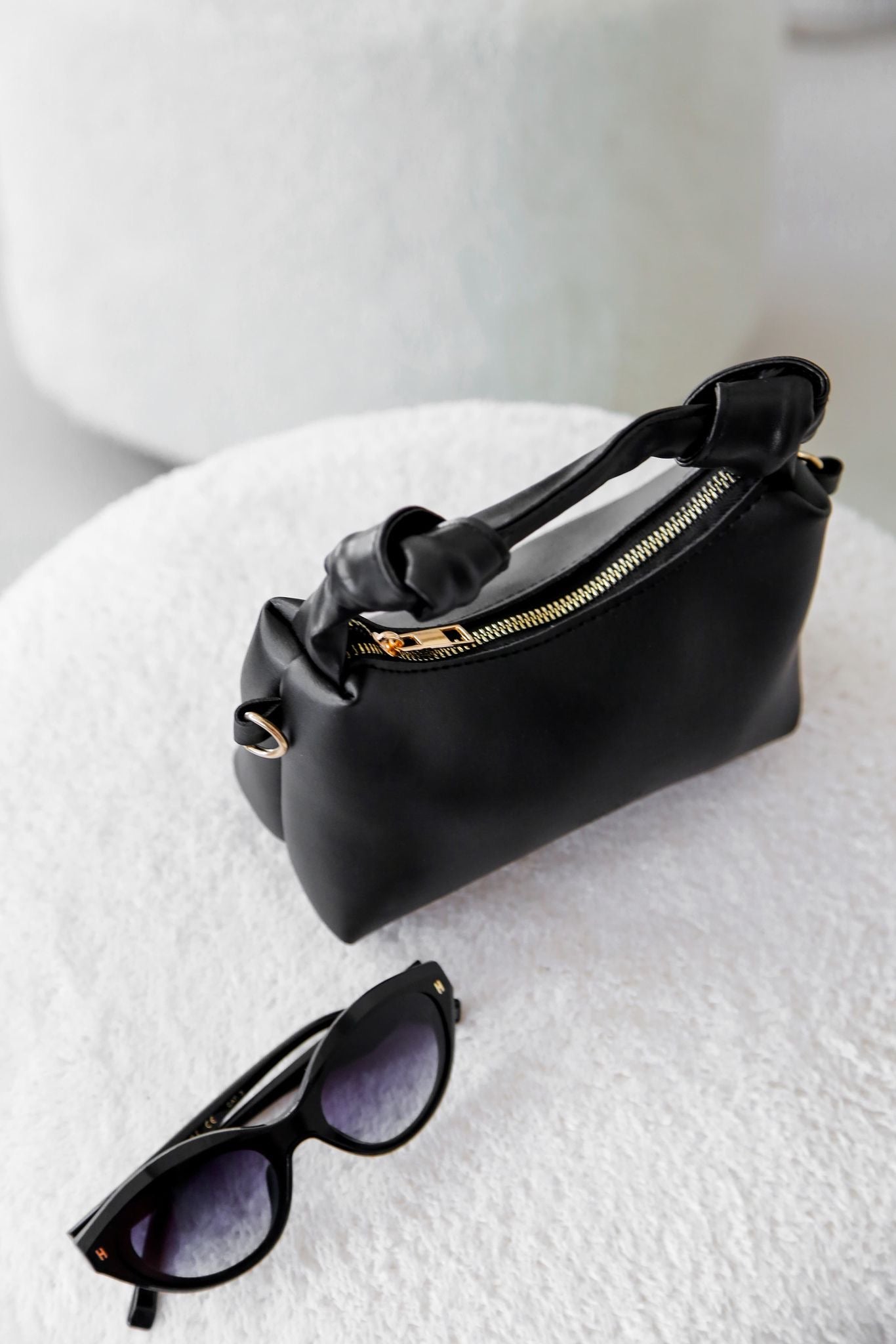 Siyah Soft Modern Deri Şık Burgu Detaylı Zarif Zincir Askılı El Ve Omuz Çantası Zyra Black